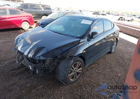 2017 Hyundai Elantra Value Edition z USA, uszkodzony, nr VIN 5NPD84LF1HH172893